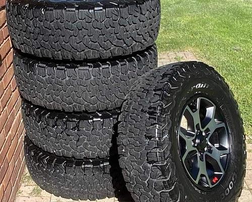 17 Wrangler Rubicon 2021 OEM Factory Rims 5x5 Lug Pattern with BFGoodrich KO2 AT 28570R17 Wheels and Tire Package  Set of 5