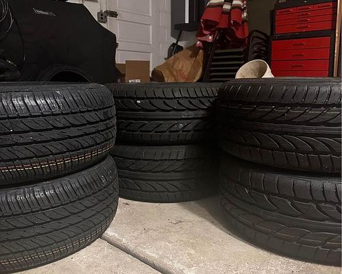 1954516 Tires